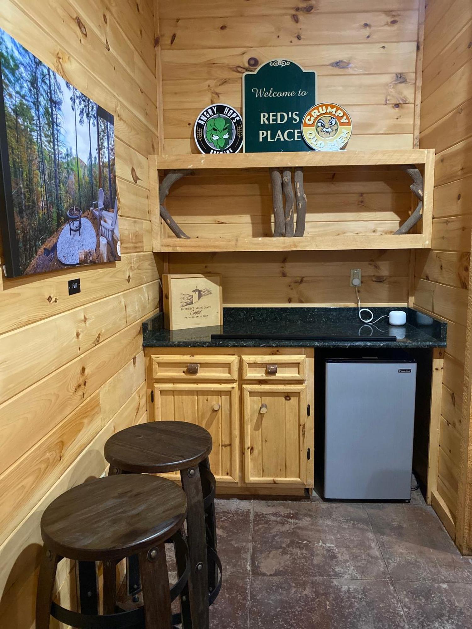 The Cozy Lazy Laurel With Year-round Mountain Views, Hot Tub, Fire Pit Holiday home Cherry Log