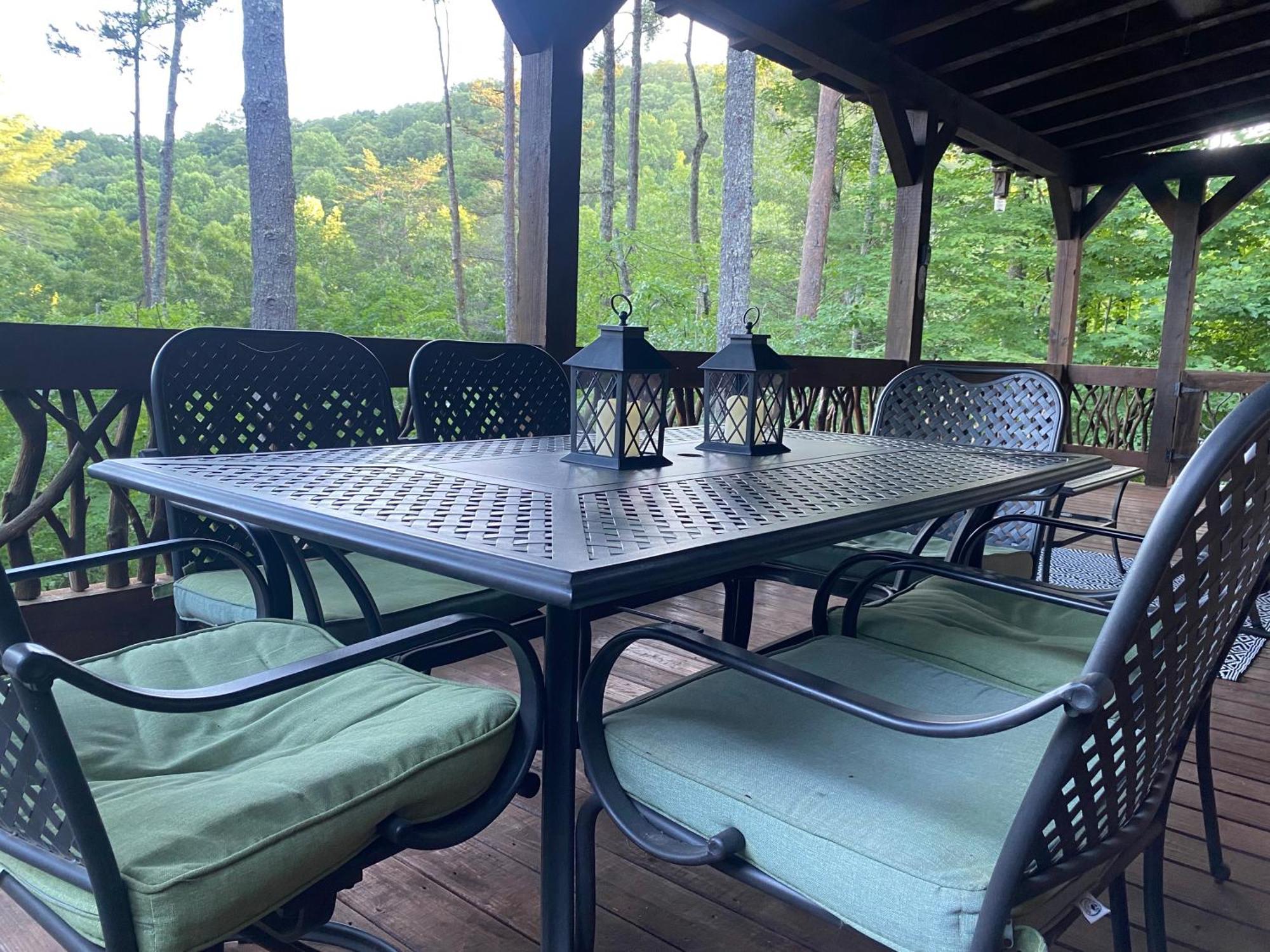 The Cozy Lazy Laurel With Year-round Mountain Views, Hot Tub, Fire Pit Holiday home Cherry Log