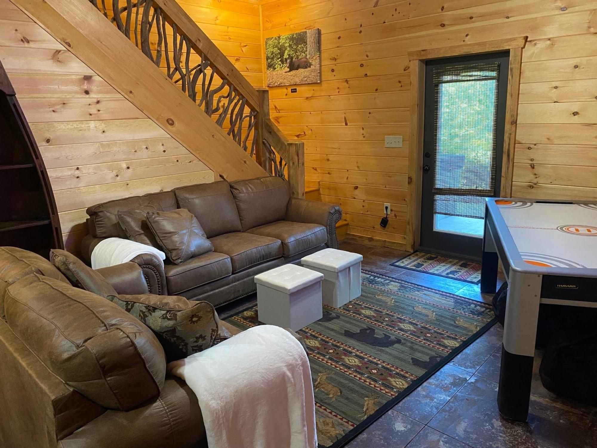 The Cozy Lazy Laurel With Year-round Mountain Views, Hot Tub, Fire Pit *