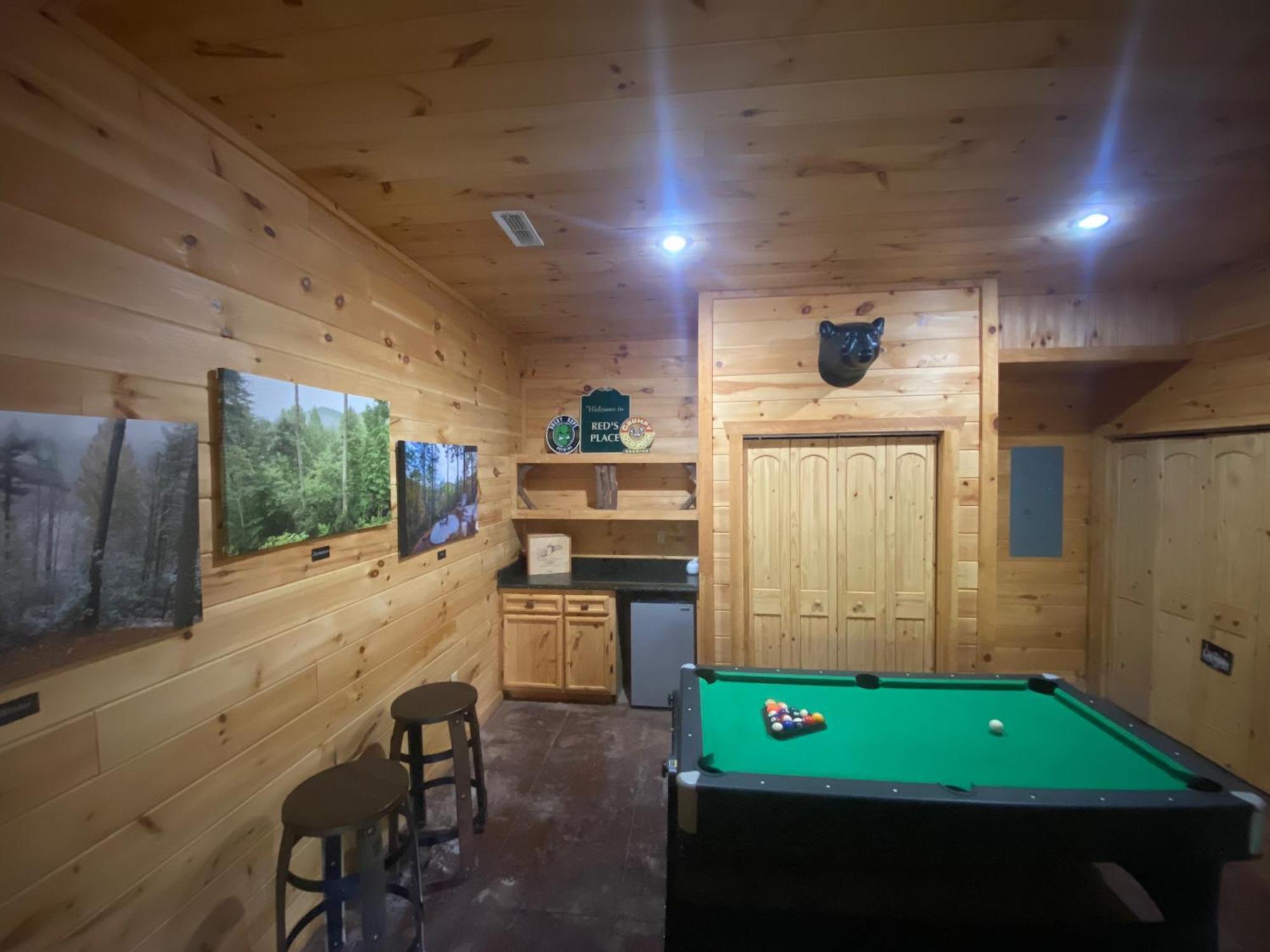 The Cozy Lazy Laurel With Year-round Mountain Views, Hot Tub, Fire Pit * Cherry Log